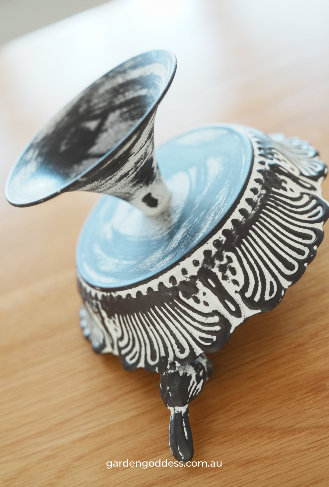 Hand-finished Vintage Style Iron Bird Tray