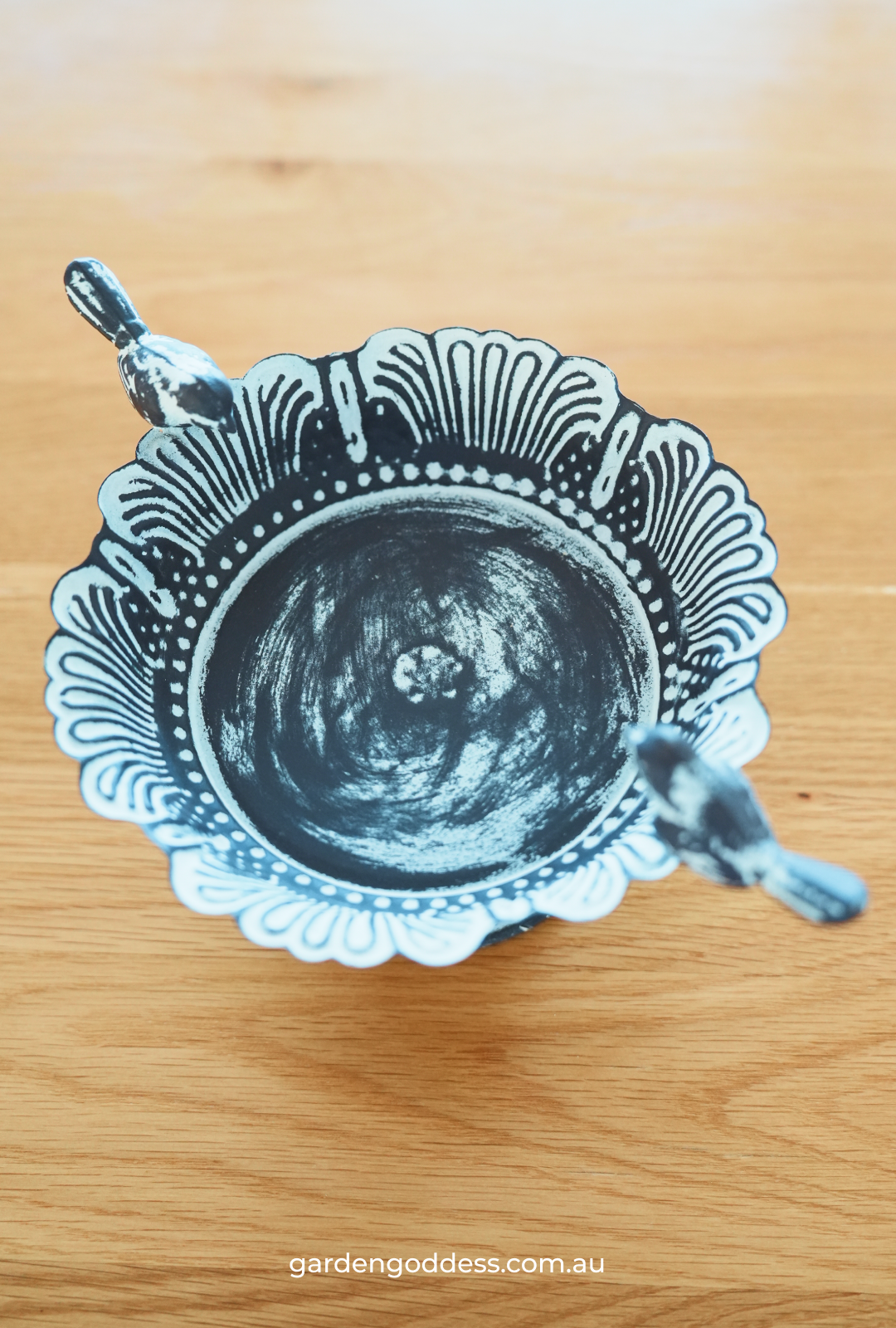 Hand-finished Vintage Style Iron Bird Tray