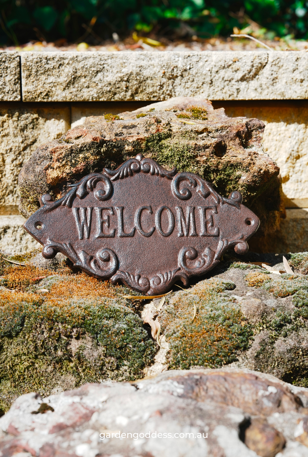 Rustic Cast Iron Welcome Sign | Metal Garden Gate & Fence Plaque | Wall Mounted Outdoor Entrance Decor